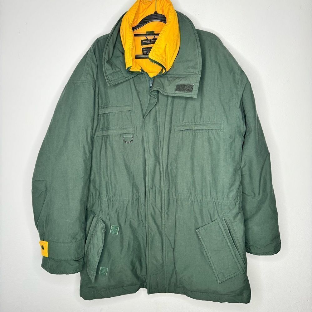 Brooks Brothers zip up puffer coat size large
